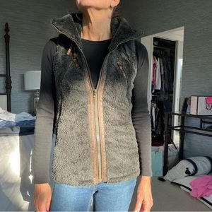 Kuhl Fuzzy vest with concealable hood